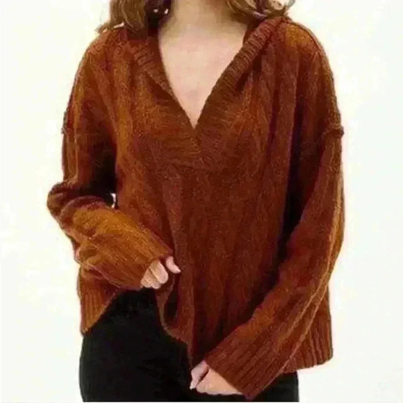 NWT American Eagle Brown Soft Hooded V-Neck Oversized Sweater Size Small - Picture 1 of 5
